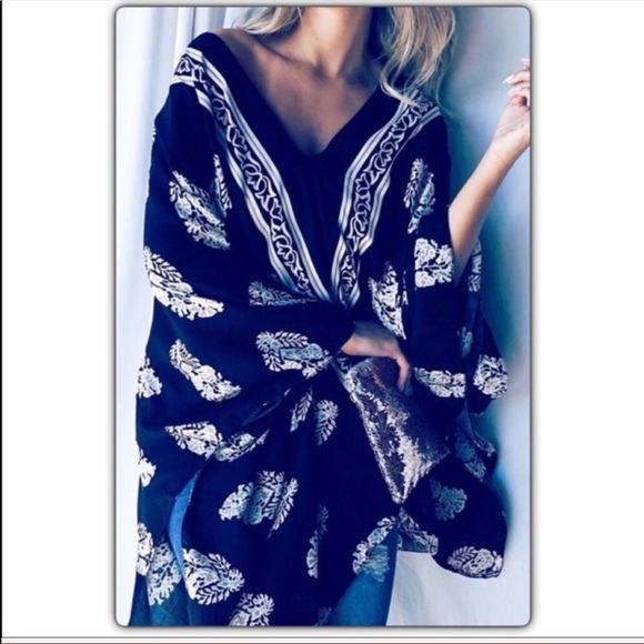 Trindy Clozet Boutique Tops - Coco and Black Boho Style Kimono Blouse